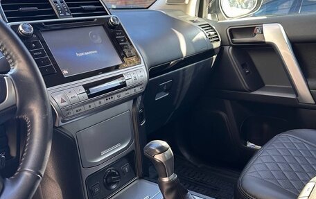 Toyota Land Cruiser Prado 150 рестайлинг 2, 2018 год, 6 200 000 рублей, 8 фотография