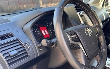 Toyota Land Cruiser Prado 150 рестайлинг 2, 2018 год, 6 200 000 рублей, 9 фотография