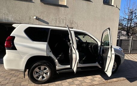 Toyota Land Cruiser Prado 150 рестайлинг 2, 2018 год, 6 200 000 рублей, 14 фотография