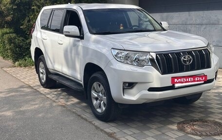 Toyota Land Cruiser Prado 150 рестайлинг 2, 2018 год, 6 200 000 рублей, 19 фотография