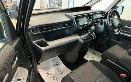 Honda Stepwgn IV, 2017 год, 1 799 000 рублей, 12 фотография