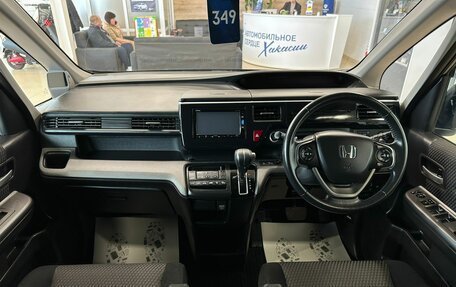 Honda Stepwgn IV, 2017 год, 1 799 000 рублей, 16 фотография