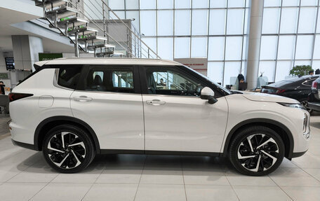 Mitsubishi Outlander, 2023 год, 4 150 000 рублей, 5 фотография