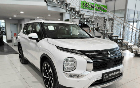 Mitsubishi Outlander, 2023 год, 4 150 000 рублей, 3 фотография