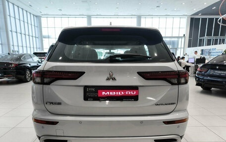 Mitsubishi Outlander, 2023 год, 4 150 000 рублей, 7 фотография