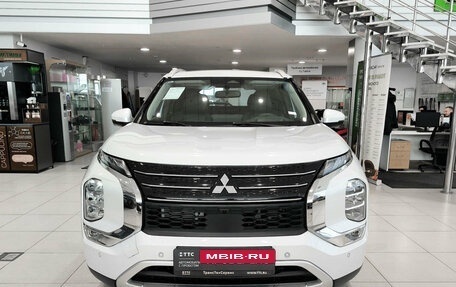 Mitsubishi Outlander, 2023 год, 4 150 000 рублей, 2 фотография
