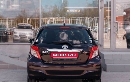 Toyota Vitz, 2013 год, 750 000 рублей, 6 фотография