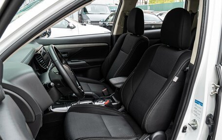 Mitsubishi Outlander III рестайлинг 3, 2018 год, 2 150 000 рублей, 10 фотография