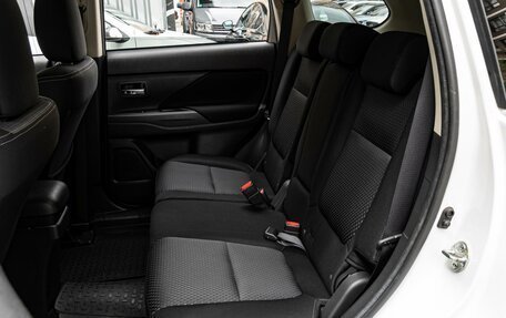 Mitsubishi Outlander III рестайлинг 3, 2018 год, 2 150 000 рублей, 9 фотография