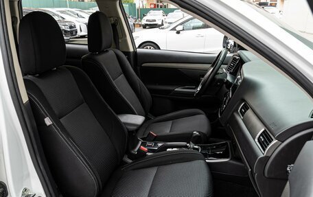 Mitsubishi Outlander III рестайлинг 3, 2018 год, 2 150 000 рублей, 8 фотография
