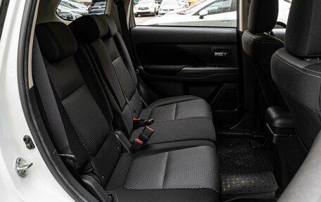 Mitsubishi Outlander III рестайлинг 3, 2018 год, 2 150 000 рублей, 7 фотография