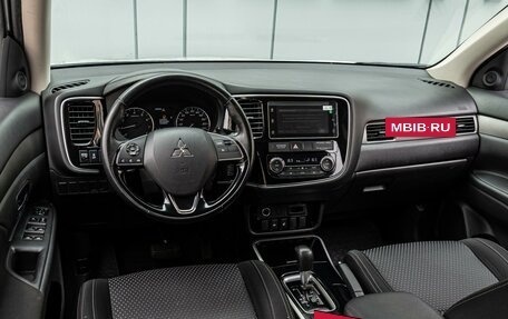 Mitsubishi Outlander III рестайлинг 3, 2018 год, 2 150 000 рублей, 6 фотография