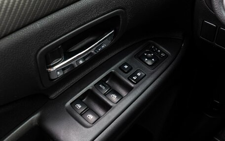 Mitsubishi Outlander III рестайлинг 3, 2018 год, 2 150 000 рублей, 17 фотография