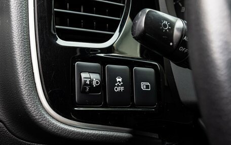Mitsubishi Outlander III рестайлинг 3, 2018 год, 2 150 000 рублей, 18 фотография