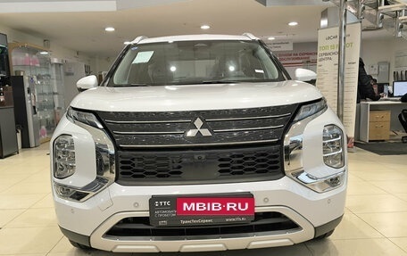 Mitsubishi Outlander, 2023 год, 4 250 000 рублей, 2 фотография