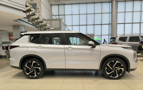 Mitsubishi Outlander, 2023 год, 4 250 000 рублей, 4 фотография