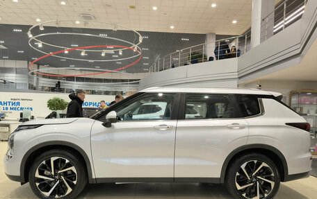 Mitsubishi Outlander, 2023 год, 4 250 000 рублей, 8 фотография