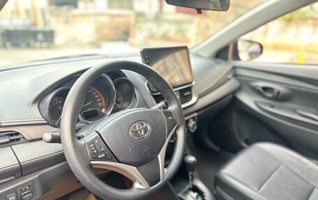 Toyota Yaris XP150 рестайлинг, 2022 год, 1 036 000 рублей, 10 фотография