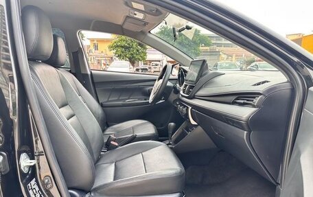 Toyota Yaris XP150 рестайлинг, 2022 год, 1 036 000 рублей, 13 фотография