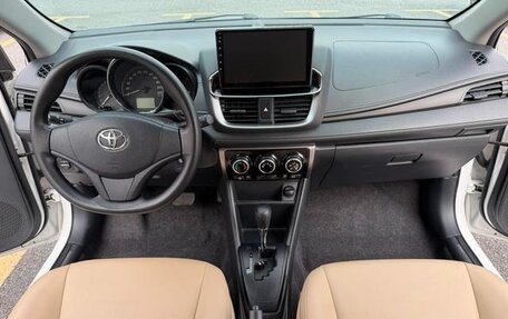 Toyota Yaris XP150 рестайлинг, 2021 год, 1 030 000 рублей, 9 фотография