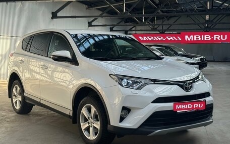 Toyota RAV4, 2017 год, 2 229 000 рублей, 2 фотография