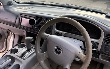 Mazda Bongo Friendee i рестайлинг, 2001 год, 600 000 рублей, 3 фотография