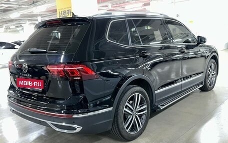 Volkswagen Tiguan II, 2022 год, 4 000 000 рублей, 10 фотография