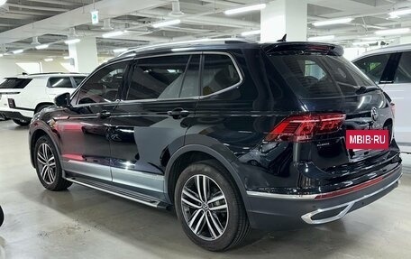 Volkswagen Tiguan II, 2022 год, 4 000 000 рублей, 7 фотография