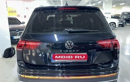 Volkswagen Tiguan II, 2022 год, 4 000 000 рублей, 16 фотография