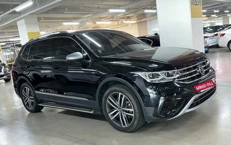 Volkswagen Tiguan II, 2022 год, 4 000 000 рублей, 37 фотография