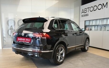 Volkswagen Tiguan II, 2018 год, 2 649 000 рублей, 7 фотография