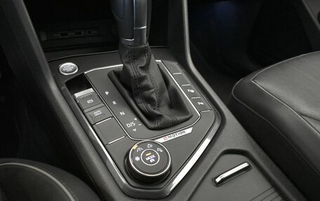 Volkswagen Tiguan II, 2018 год, 2 649 000 рублей, 20 фотография