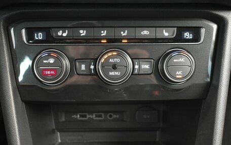 Volkswagen Tiguan II, 2018 год, 2 649 000 рублей, 18 фотография