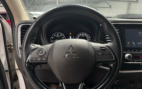 Mitsubishi Outlander III рестайлинг 3, 2021 год, 2 299 000 рублей, 5 фотография