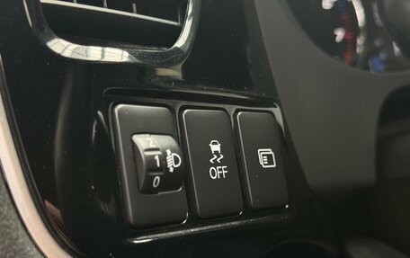 Mitsubishi Outlander III рестайлинг 3, 2021 год, 2 299 000 рублей, 15 фотография