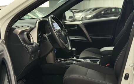 Toyota RAV4, 2018 год, 2 349 000 рублей, 5 фотография