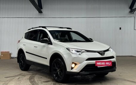 Toyota RAV4, 2018 год, 2 349 000 рублей, 2 фотография