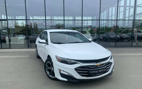 Chevrolet Malibu IX, 2020 год, 1 560 000 рублей, 2 фотография
