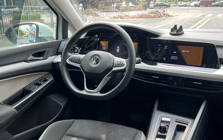 Volkswagen Golf VIII, 2023 год, 1 450 000 рублей, 13 фотография