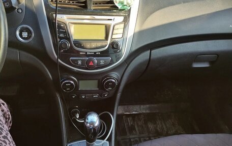 Hyundai Solaris II рестайлинг, 2012 год, 920 000 рублей, 10 фотография