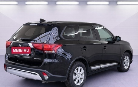 Mitsubishi Outlander III рестайлинг 3, 2018 год, 1 790 000 рублей, 4 фотография