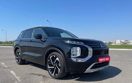 Mitsubishi Outlander, 2023 год, 3 600 000 рублей, 1 фотография