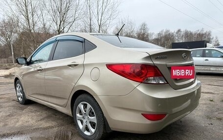 Hyundai Solaris II рестайлинг, 2012 год, 750 000 рублей, 3 фотография