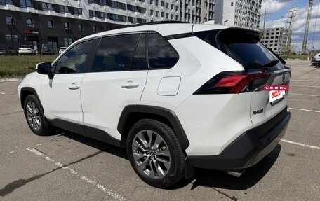 Toyota RAV4, 2021 год, 4 200 000 рублей, 3 фотография