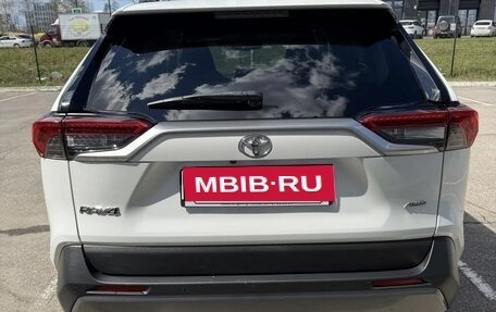 Toyota RAV4, 2021 год, 4 200 000 рублей, 4 фотография