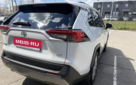 Toyota RAV4, 2021 год, 4 200 000 рублей, 5 фотография