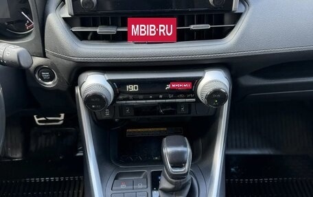 Toyota RAV4, 2021 год, 4 200 000 рублей, 10 фотография