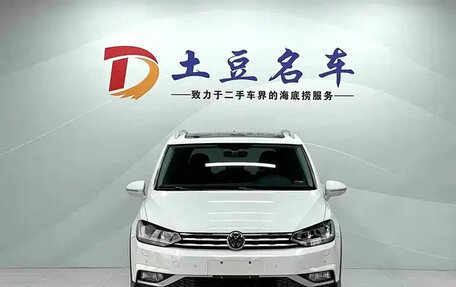 Volkswagen Touran III, 2023 год, 1 430 000 рублей, 2 фотография