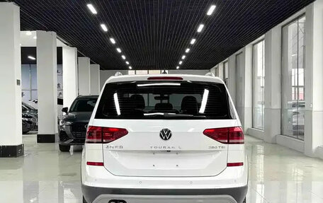 Volkswagen Touran III, 2023 год, 1 430 000 рублей, 5 фотография