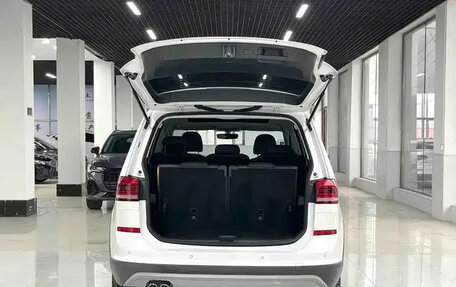 Volkswagen Touran III, 2023 год, 1 430 000 рублей, 17 фотография